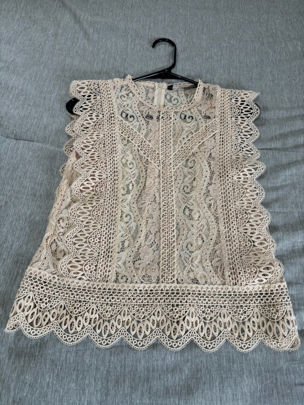 Zara women’s cream laced top size XS
